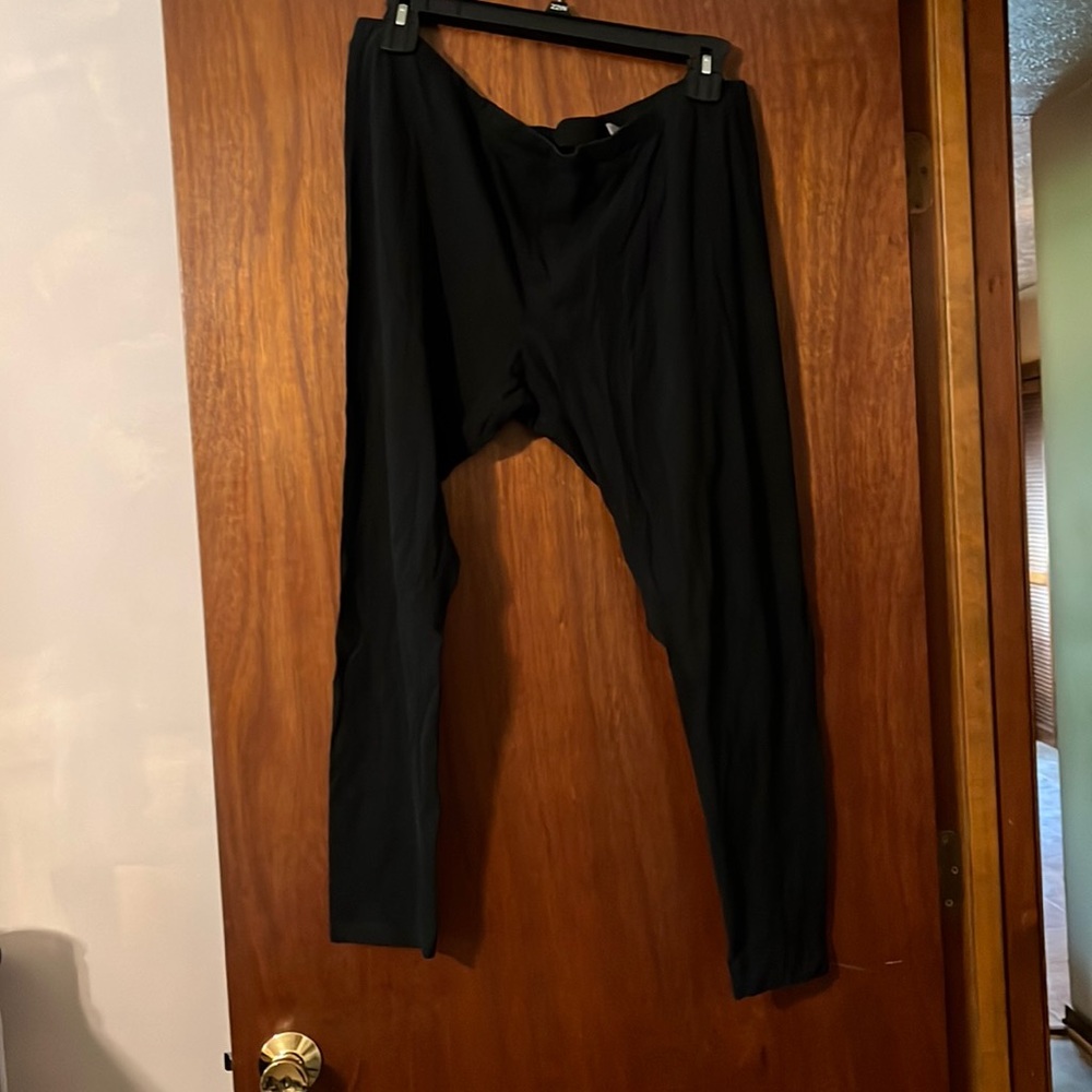 Womens size 2X black leggings. Worn maybe once or twice. Excellent condition